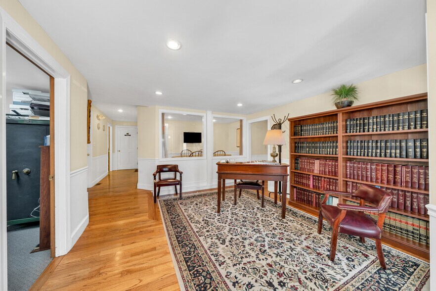 More Photos Of 58 Main St, Topsfield Office For Sale