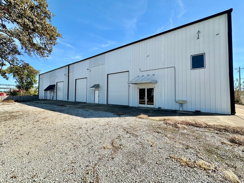 More Photos Of 3015 Burleson Blvd, Burleson Warehouse For Sale