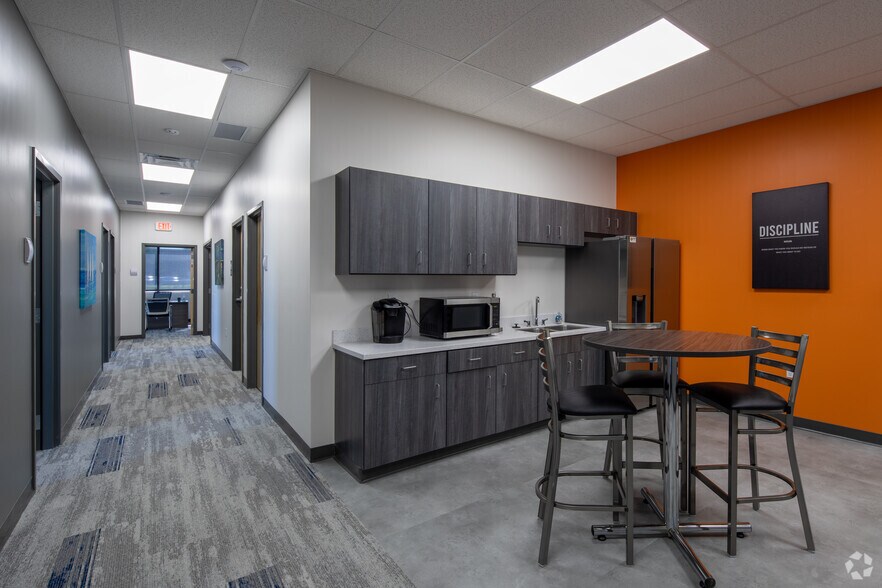 More Photos Of 2550 Tracy Rd, Northwood Light Manufacturing For Lease