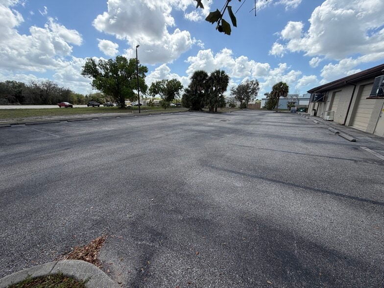 More Photos Of 5260 Duncan Rd, Punta Gorda Showroom For Lease