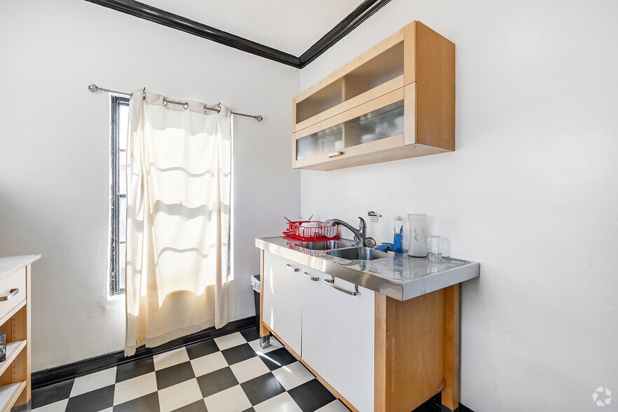 More Photos Of 7956-7958 Beverly Blvd, Los Angeles Storefront Retail Office For Lease