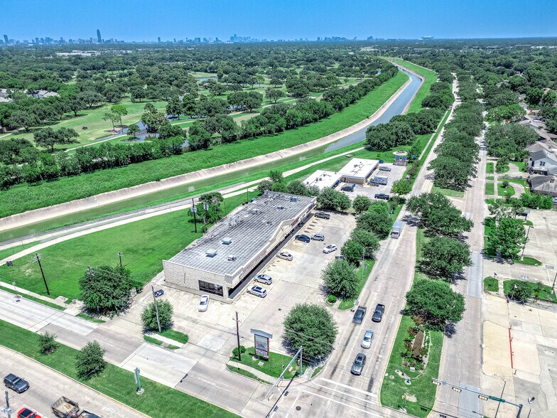 More Photos Of 8530 S Braeswood Blvd, Houston Freestanding For Lease