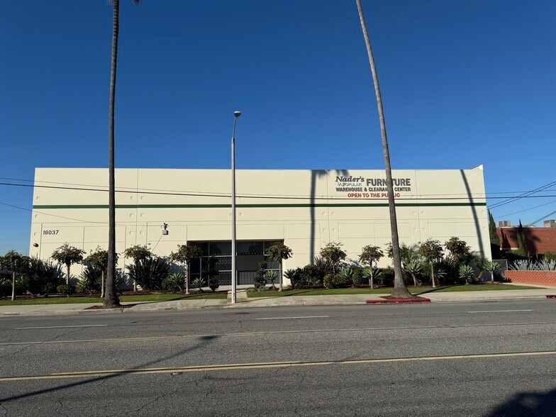 More Photos Of 18037 S Broadway St, Carson Distribution For Lease