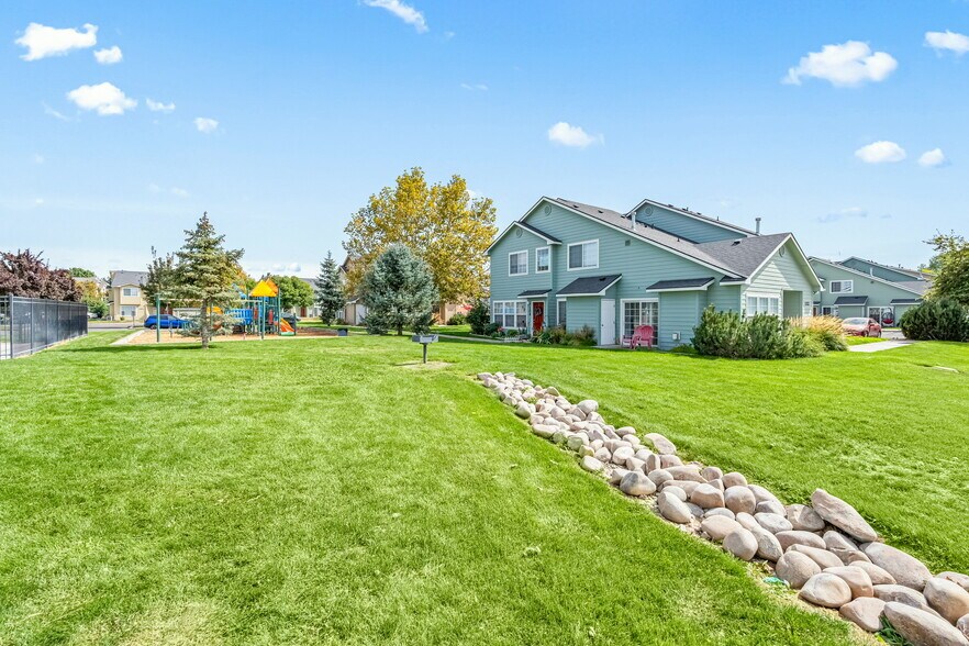 More Photos Of 1322 N Wildwood Way, Boise Apartments For Sale