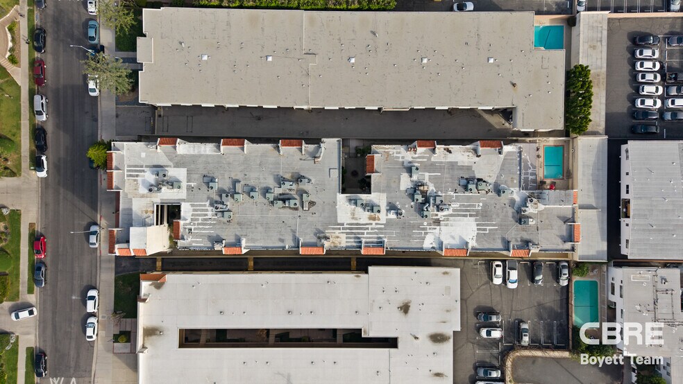 More Photos Of 18550 Vincennes St, Northridge Apartments For Sale