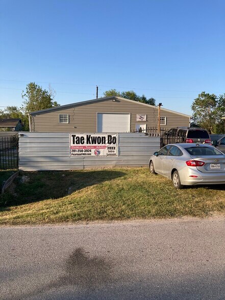 More Photos Of 2213 Ellis Dr, Rosharon Warehouse For Sale