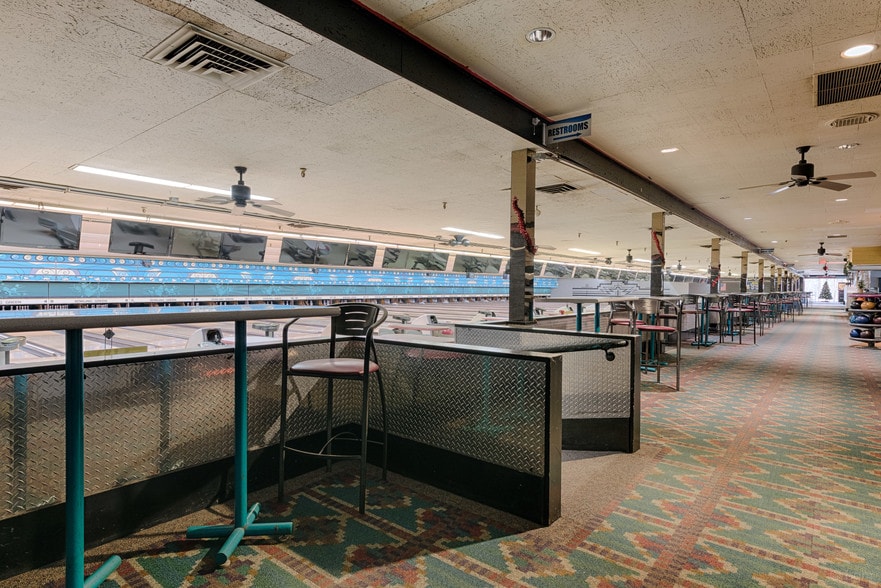 More Photos Of 243 W Roosevelt Rd, West Chicago Bowling Alley For Sale