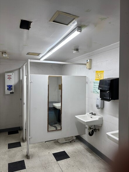 More Photos Of 140 Industry Rd, Georgetown Manufacturing For Lease