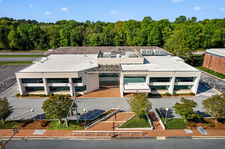 More Photos Of 240-250 Charlois Blvd, Winston-Salem Medical For Lease