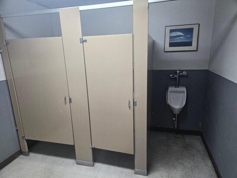 More Photos Of 721 W Whittier Blvd, La Habra Office For Sale