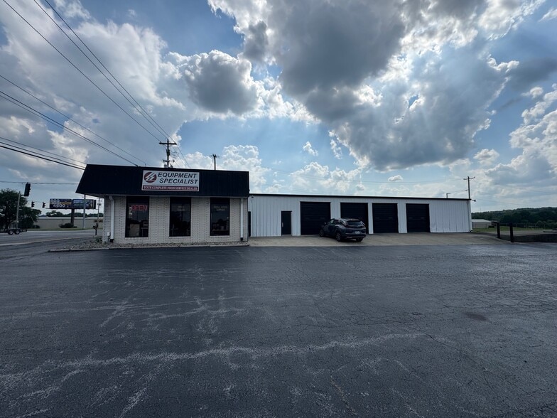 Primary Photo Of 2533 Russellville Rd, Bowling Green Showroom For Lease