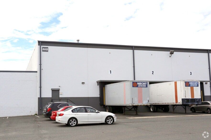 More Photos Of 4 Engelhard Ave, Avenel Warehouse For Lease