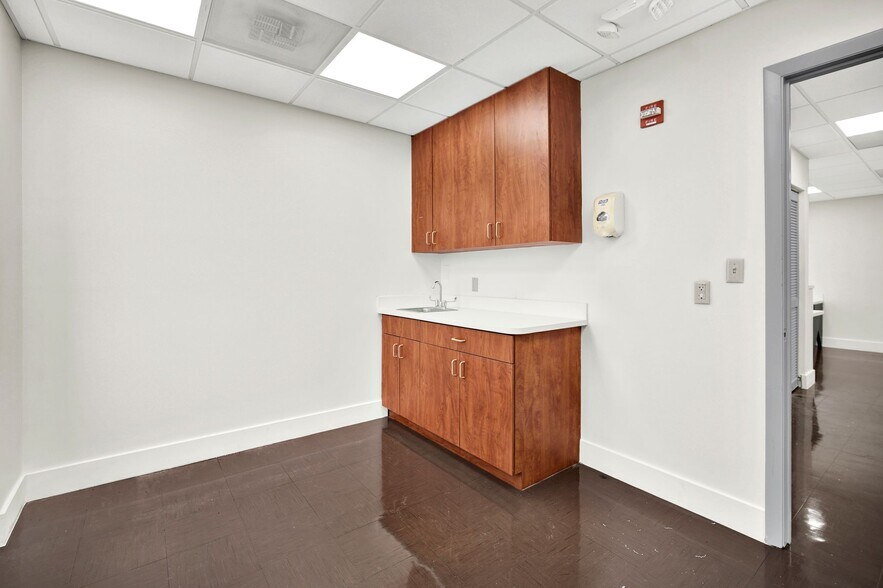 More Photos Of 4101 NW 4th St, Plantation Medical For Lease