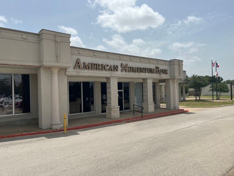 More Photos Of 1103-1127 E Villa Maria Rd, Bryan Unknown For Lease