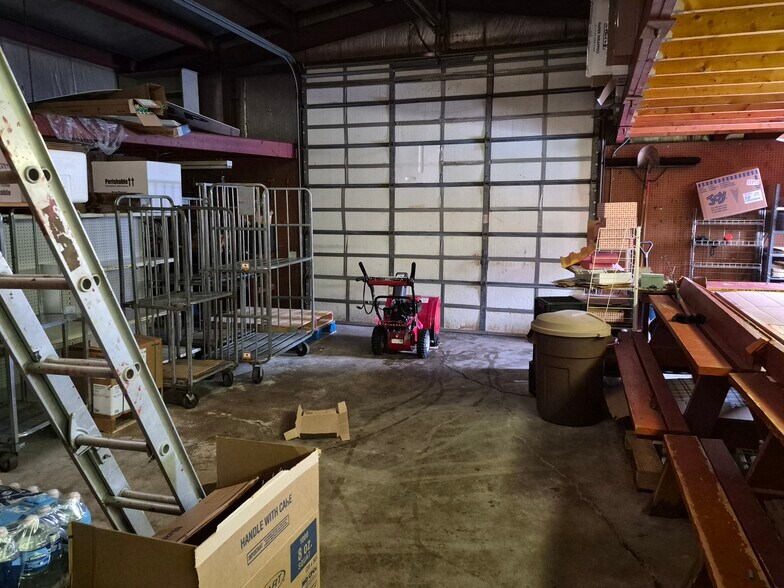 More Photos Of 118 N 4th St, Abbotsford General Retail For Sale