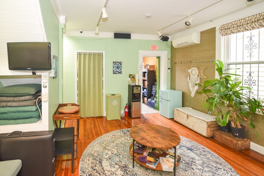 More Photos Of 3545 Chestnut Ave, Baltimore Office For Sale
