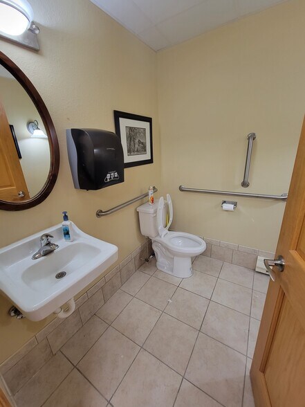 More Photos Of 14640 W Greenfield Ave, Brookfield Office Residential For Lease