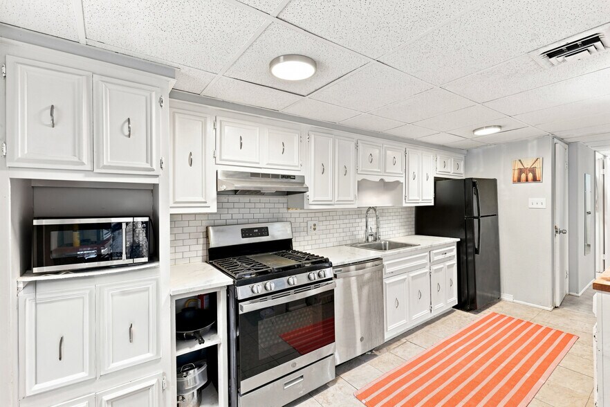 More Photos Of 704 Washington St, Hoboken Storefront Retail Residential For Sale