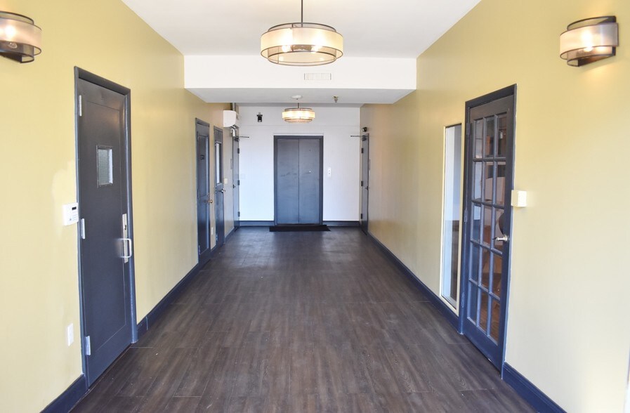 More Photos Of 1131 Central Ave, Middletown Loft Creative Space For Sale