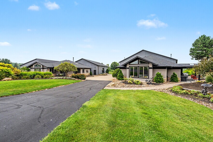 Primary Photo Of 7291 Stone Rd, Medina Office For Sale