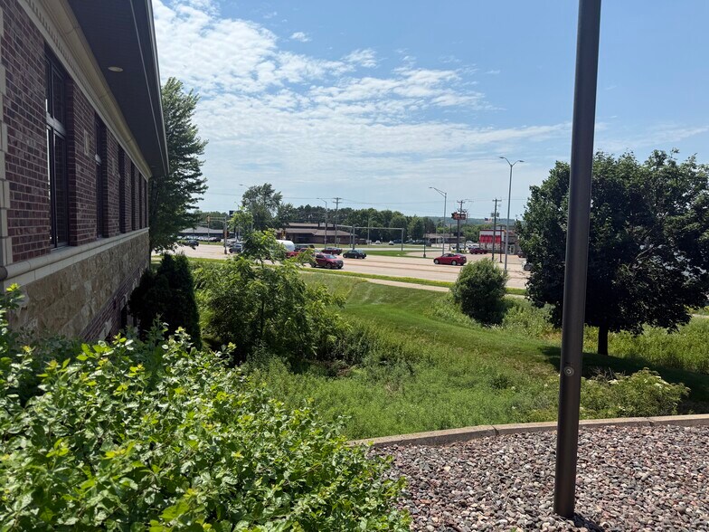 More Photos Of 4410 Golf Ter, Eau Claire Office For Sale