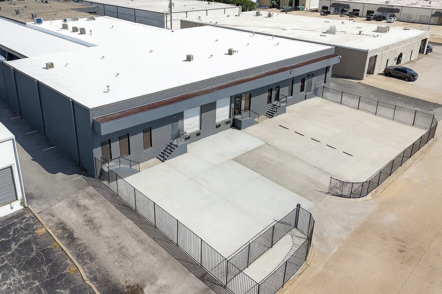 More Photos Of 10734-10742 Colewood Ln, Dallas Warehouse For Lease