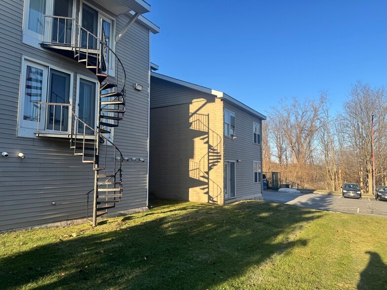 More Photos Of Capital Woods, Albany Apartments For Sale
