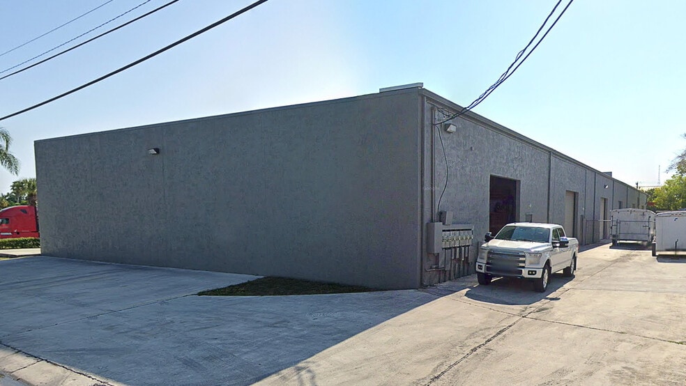 More Photos Of 3520 Consumer St, West Palm Beach Warehouse For Lease