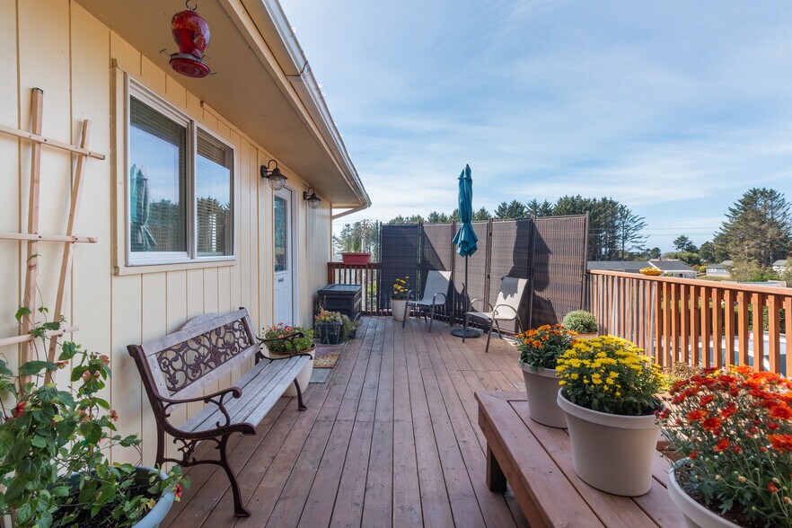More Photos Of 3510 NE Highway 101, Lincoln City Hotel For Sale