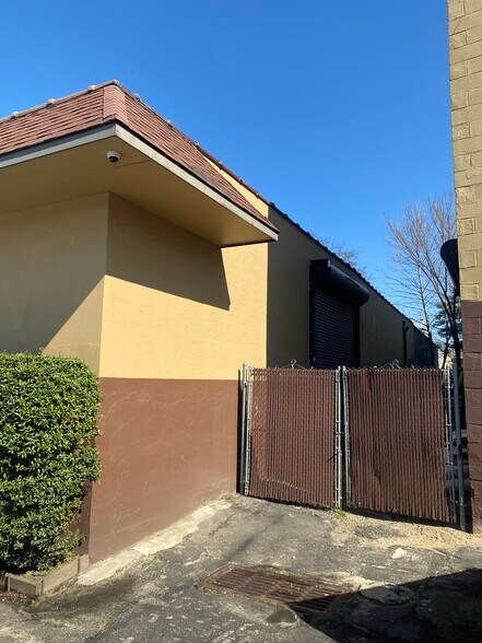 More Photos Of 31 DiCarolis Ct, Hackensack Warehouse For Lease
