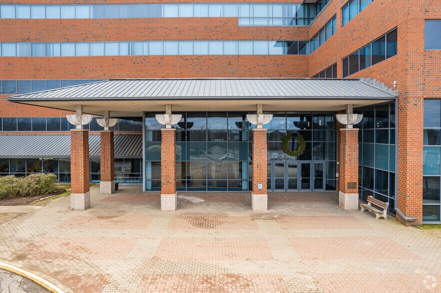 More Photos Of 2 Gannett Dr, South Portland Office For Lease