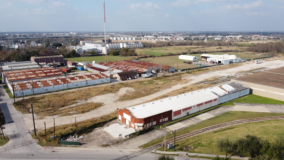 More Photos Of 3229 Navigation Blvd, Houston Warehouse For Sale