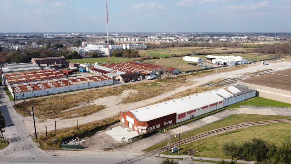 More Photos Of 3229 Navigation Blvd, Houston Warehouse For Sale