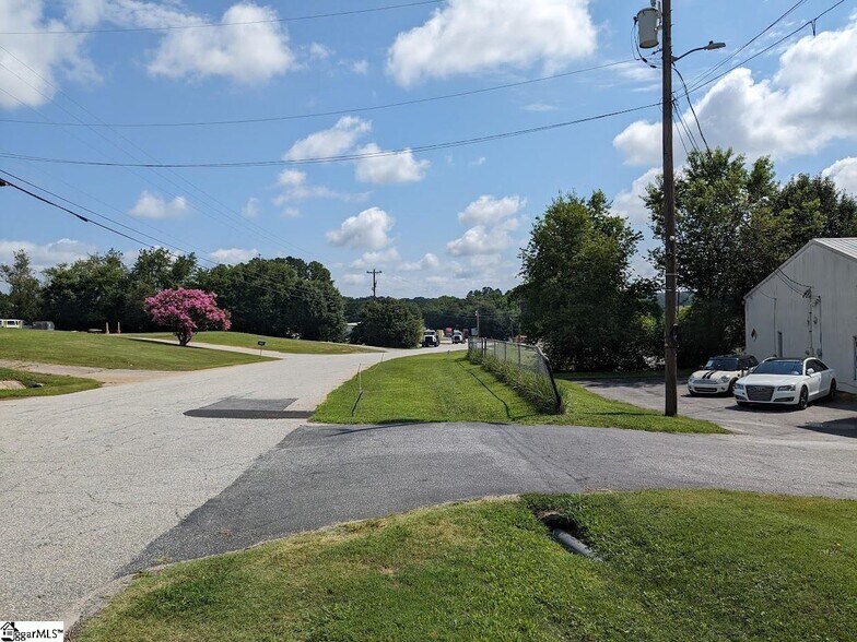 Primary Photo Of 110 Sunbelt Ct, Greer Flex For Sale