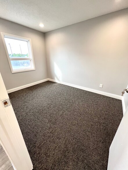 More Photos Of 312 Mall Blvd, Savannah Freestanding For Lease