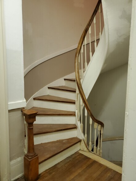 More Photos Of 8469 E Jefferson Ave, Detroit Office Residential For Sale