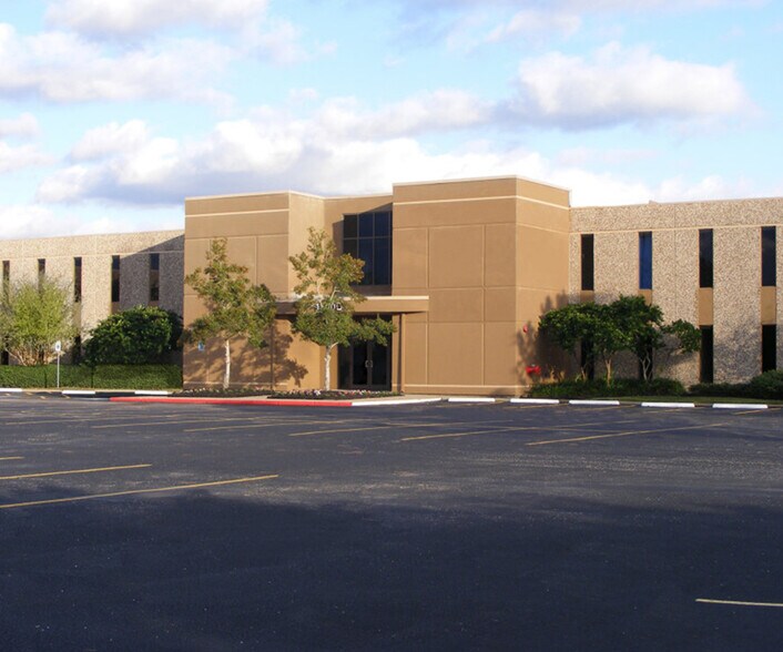 More Photos Of 1300 Bay Area Blvd, Houston Coworking Space