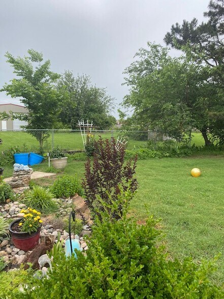 More Photos Of 2910 Hardy Springs Rd, Mcalester Storefront Retail Office For Sale