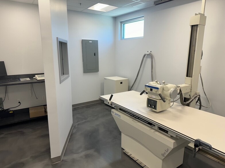 More Photos Of 4535 Claiborne Ave, New Orleans Office For Sale