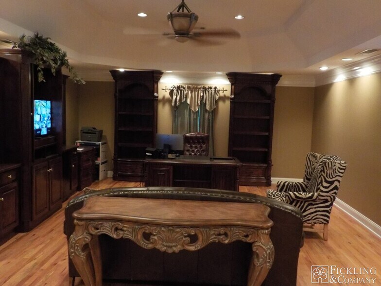 More Photos Of 2357 Pio Nono Ave, Macon-Bibb Medical For Sale