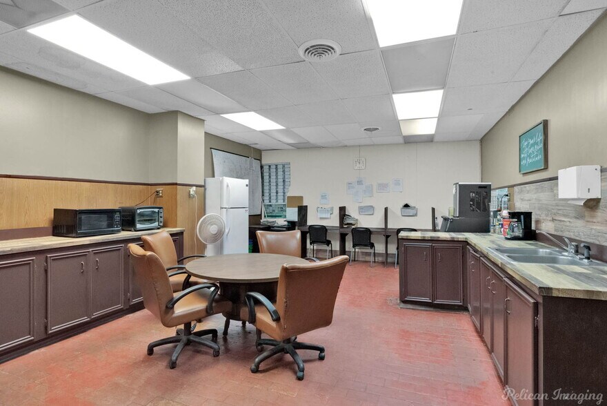 More Photos Of 250 Montgomery St, Shreveport Warehouse For Sale