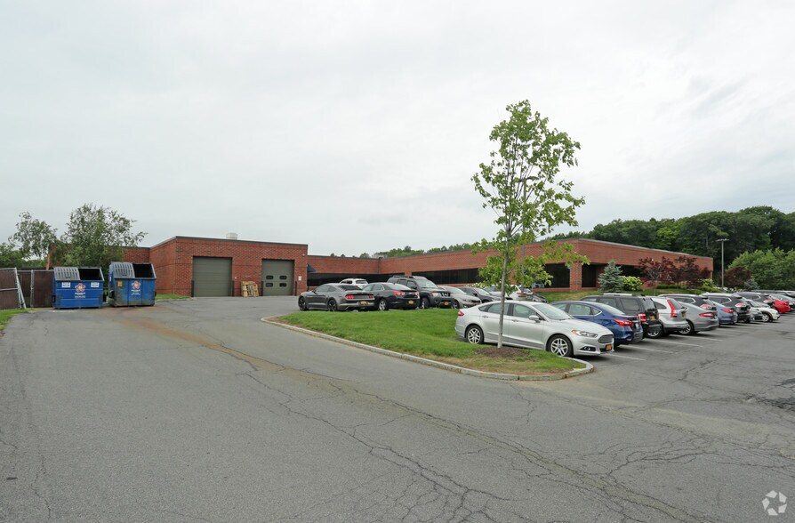 More Photos Of 31 British American Blvd, Latham Office For Lease