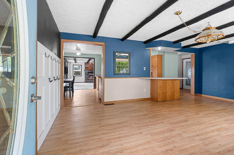 More Photos Of N5367 Mayflower Rd, Shiocton Office For Sale