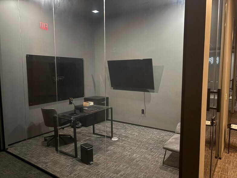 More Photos Of 1495 N Park Dr, Weston Showroom For Sale