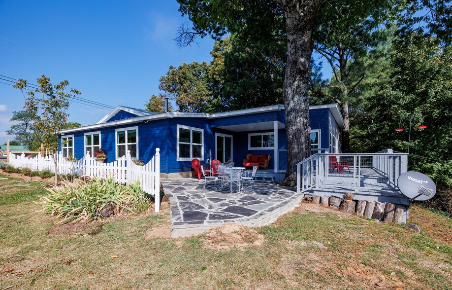 More Photos Of 21588 HWY 71, Winslow General Retail For Sale