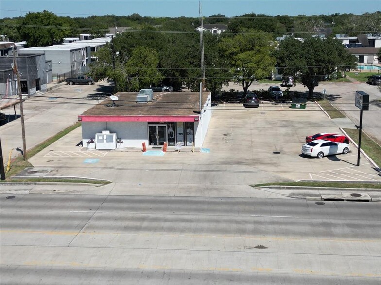 Primary Photo Of 302 Sam Houston Dr, Victoria Storefront Retail Office For Sale