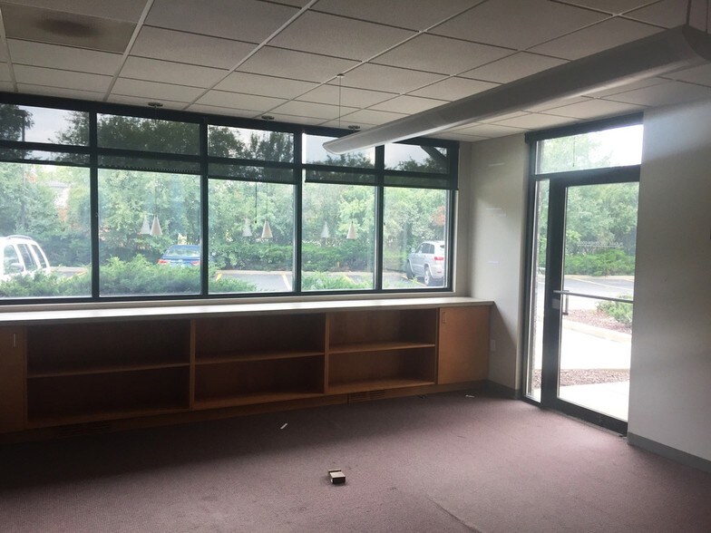 More Photos Of 80 N Virginia St, Crystal Lake Medical For Lease