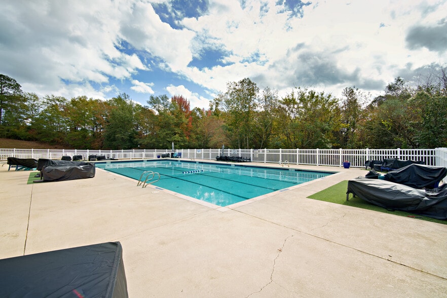 More Photos Of 128 Oakview Club Dr, Macon-Bibb Golf Course Driving Range For Sale