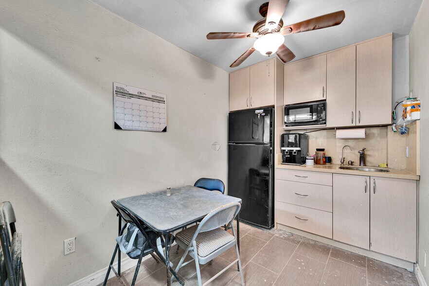 More Photos Of 12970 Branford St, Pacoima Warehouse For Lease