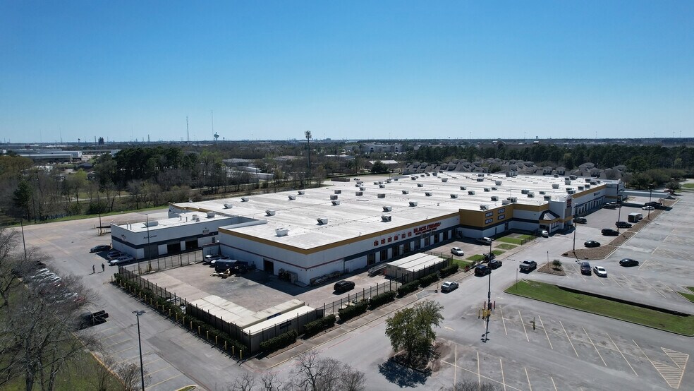 More Photos Of 7075 FM 1960 Rd W, Houston Warehouse For Lease